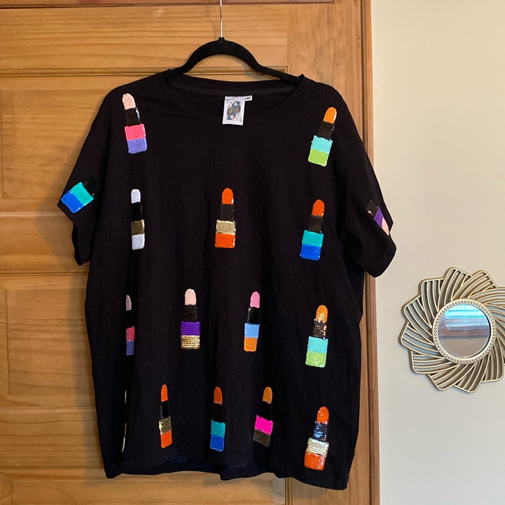 Queen of Sparkles XL Black Tee with Multi-Colored Sequin Hand-Sewn Lipsticks